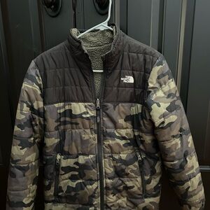 The North Face kid’s reversible Camouflage Fleece Jacket